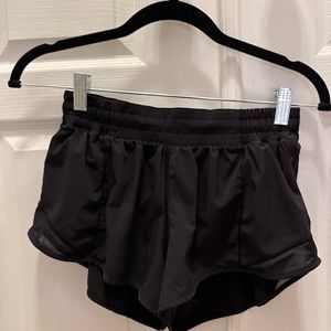 lulu lemon hotty hot shorts 2.5